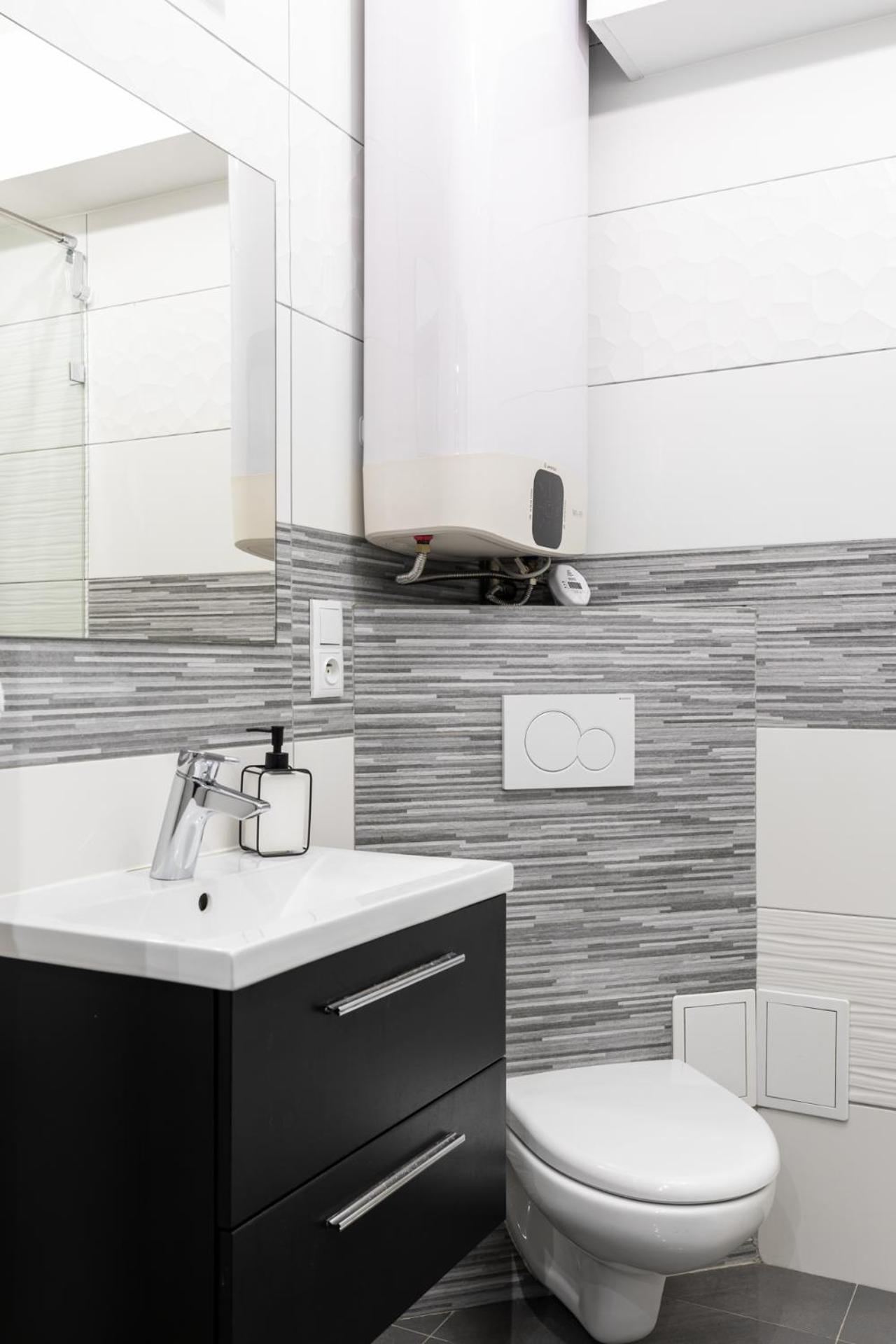 Apartamenty Premium, Faktura Vat, Zrodlowa Centrum Parter Ground Floor Parking Super Lokalizacja Two Bedrooms Kitchen 50 M2 키엘체 외부 사진